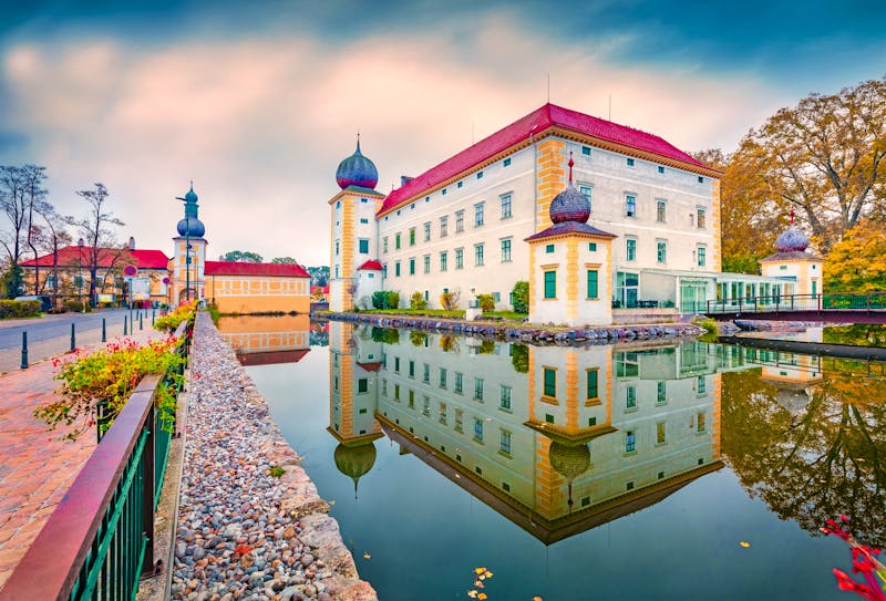 Wasserschloss Kottingbrunn in Niederösterreich - ©Andrew Mayovskyy - stock.adobe.com