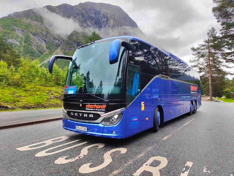 Eberhardt Reisebus unterwegs - ©Eberhardt Travel