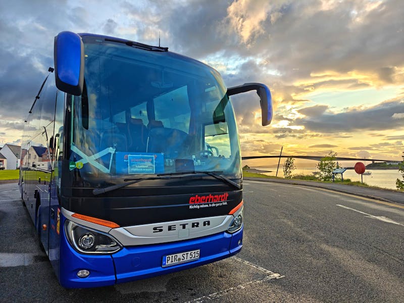 Eberhardt Reisebus unterwegs - ©Eberhardt Travel