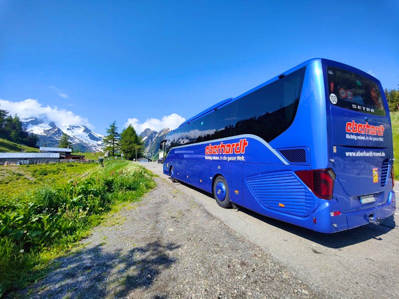Eberhardt Reisebus unterwegs - ©Eberhardt Travel