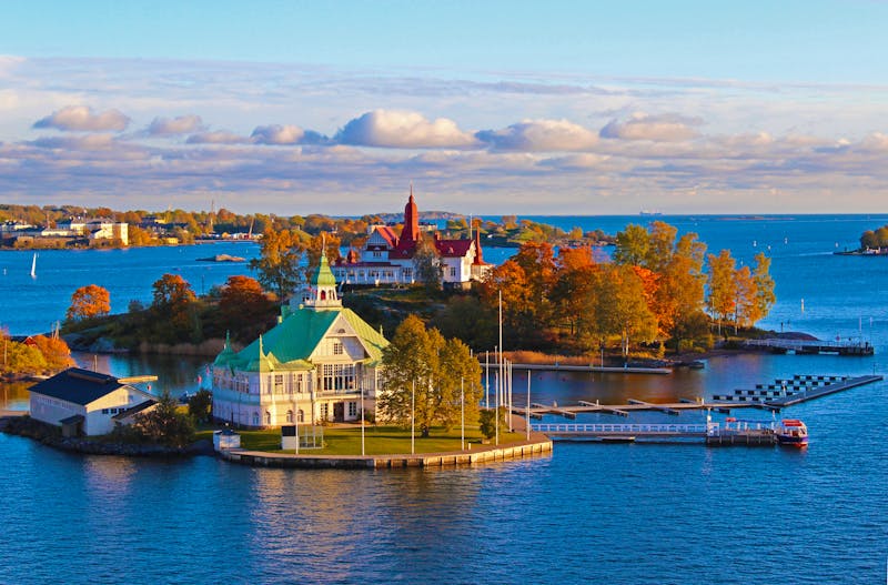 Ostseeinsel bei Helsinki - Holzhaus und Sonnenuntergang  - &copy;sagitovpainter - stock.adobe.com