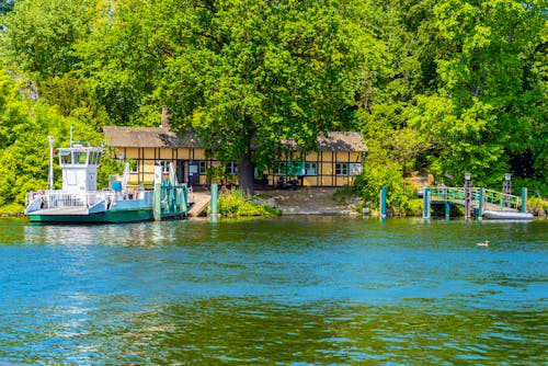 Pfaueninsel in Berlin - Anlegestelle der Fähre &ndash; &copy; ksl - stock.adobe.com
