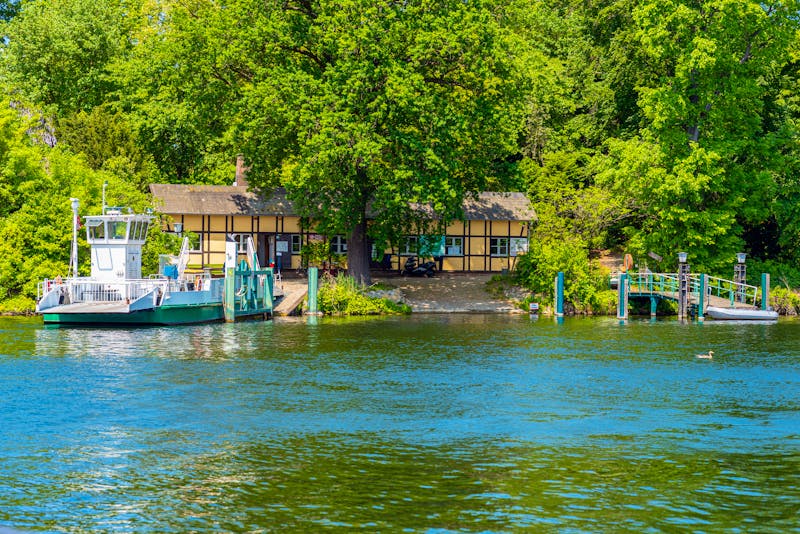 Pfaueninsel in Berlin - Anlegestelle der Fähre - &copy;ksl - stock.adobe.com
