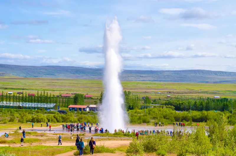 Geysir Strokkur auf dem Goldenen Kreis - &copy;Simon Dannhauer - stock.adobe.com
