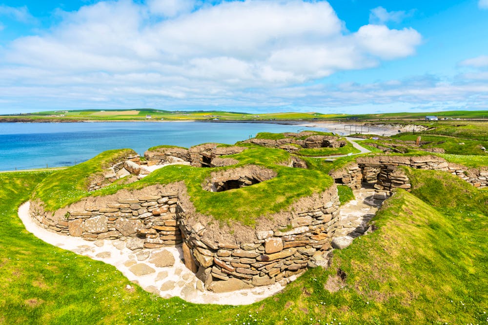 Skara Brae - jungsteinzeitliches Dorf auf den Orkney Inseln &ndash; &copy; Quarterland Photos - stock.adobe.com