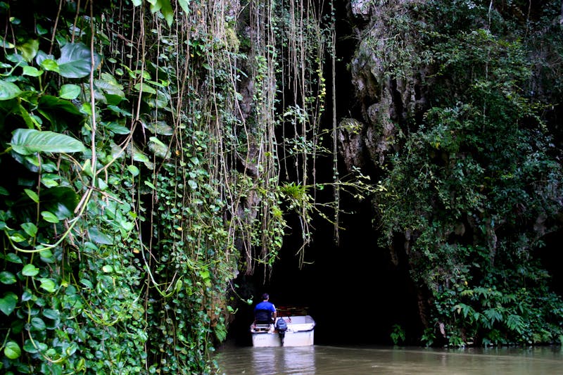 Eingang der Tropfsteinhöhle Cueva del Indios bei Vinales - ©arenak - stock.adobe.com