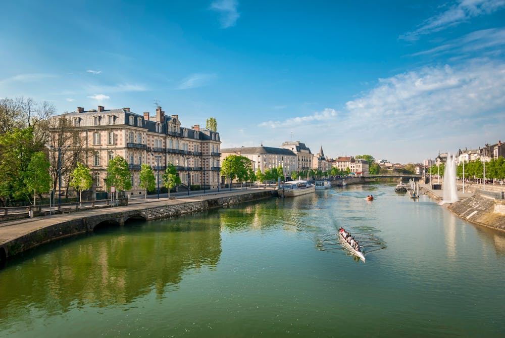 Ruderer auf der Maas in Verdun &ndash; &copy; Guillaume FREY - stock.adobe.com