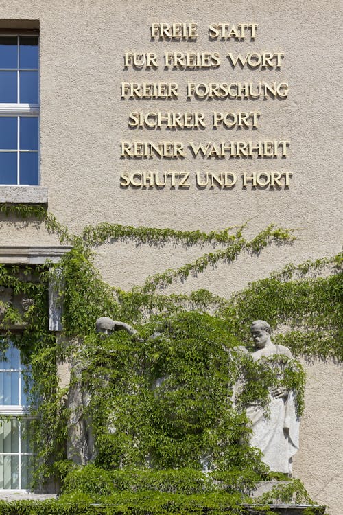 Deutsche Nationalbibliothek Leipzig &ndash; &copy; Karl F. Schöfmann/imageBROKER - stock.adobe.com