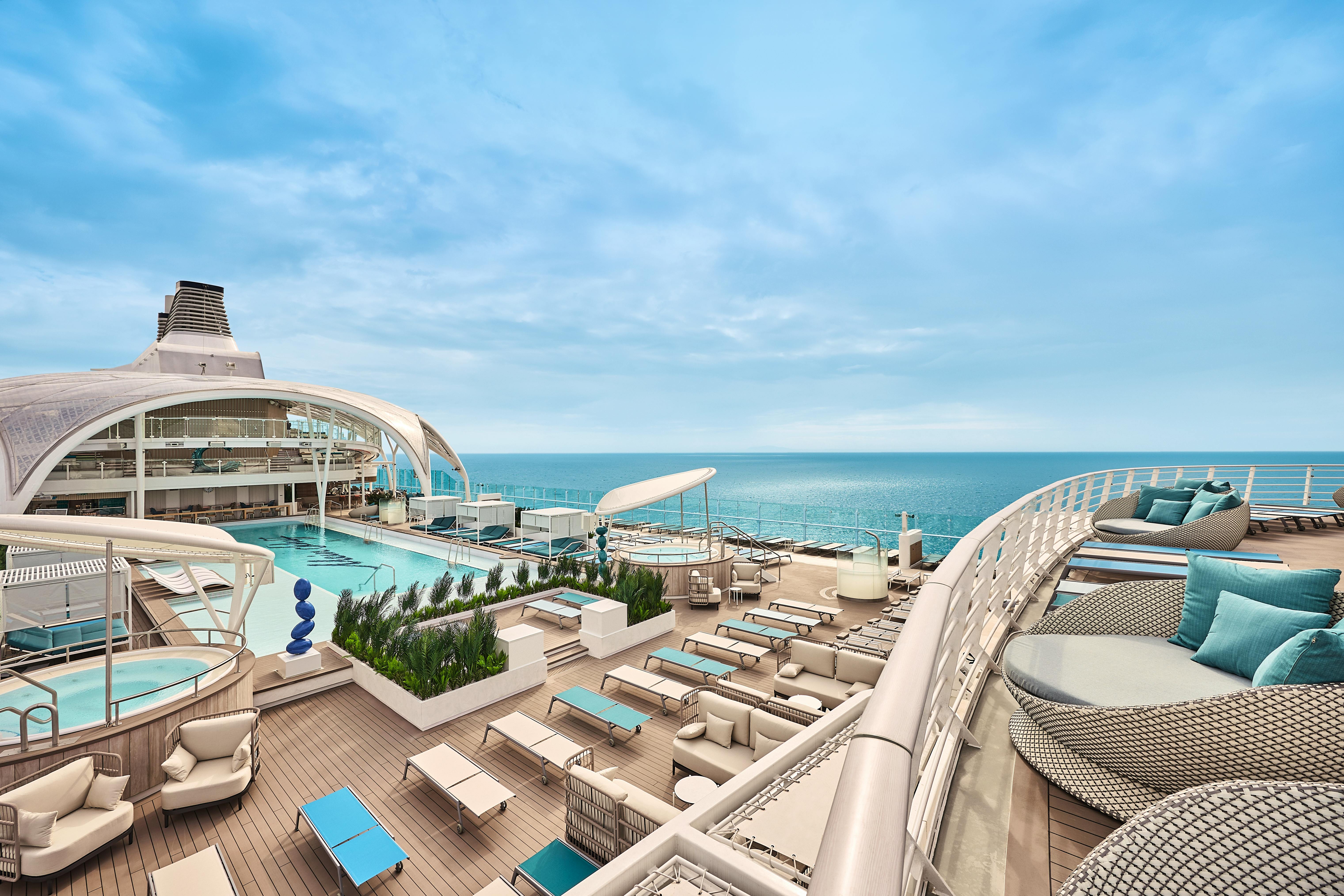 Außenpool der Mein Schiff Relax&nbsp;&ndash;&nbsp;&copy;&nbsp;René Supper