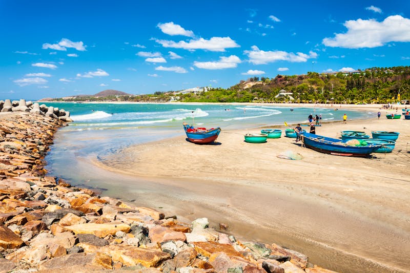 Fischerboote am Strand von Mui Ne - Phan Thiet in Vietnam - ©saiko3p - stock.adobe.com