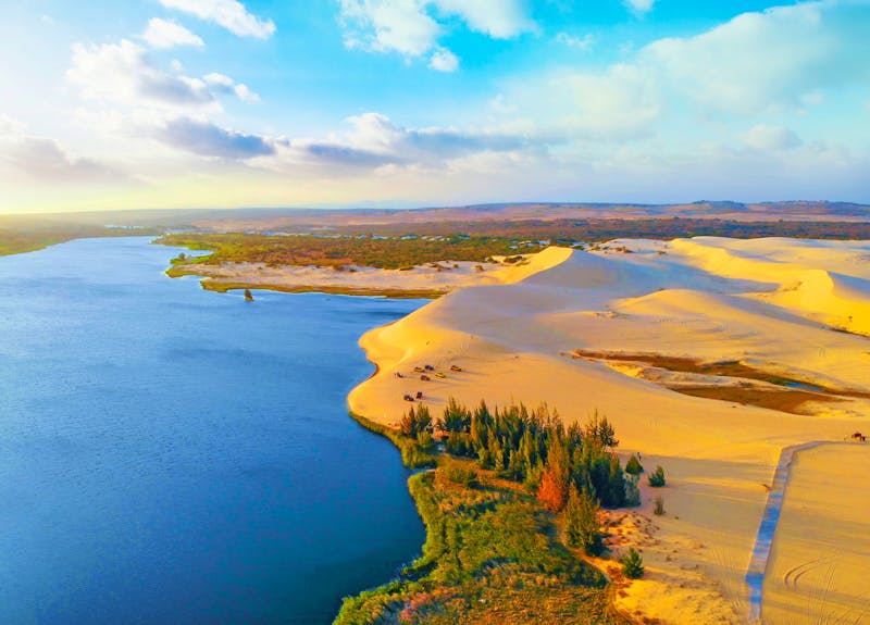 Sanddünen bei Mui Ne in Vietnam - ©CravenA - stock.adobe.com