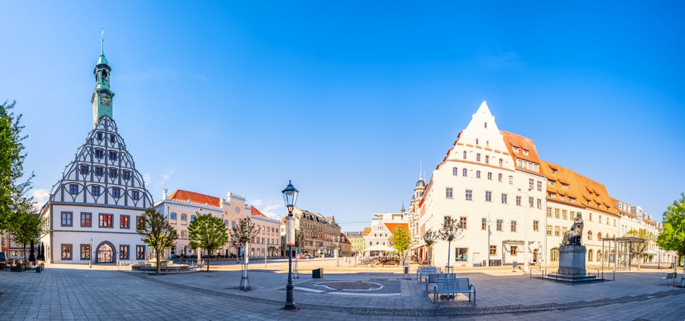 Marktplatz von Zwickau mit dem Gewandhaus &ndash; &copy; Sina Ettmer - stock.adobe.com