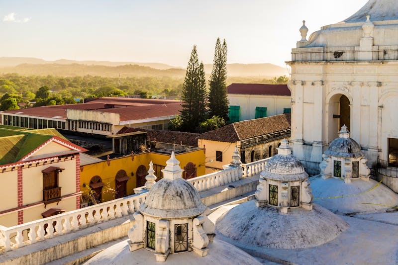 León in Nicaragua - Blick auf das weiße Kuppeldach der Kathedrale Mariä Himmelfahrt - ©chris - stock.adobe.com