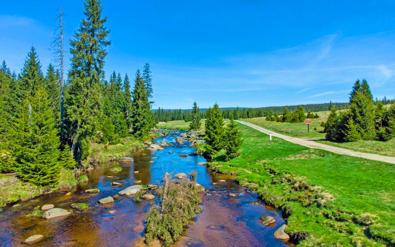 Fluss Iser an der Grenze zwischen Polen und Tschechien - ©Peter Polic - stock.adobe.com