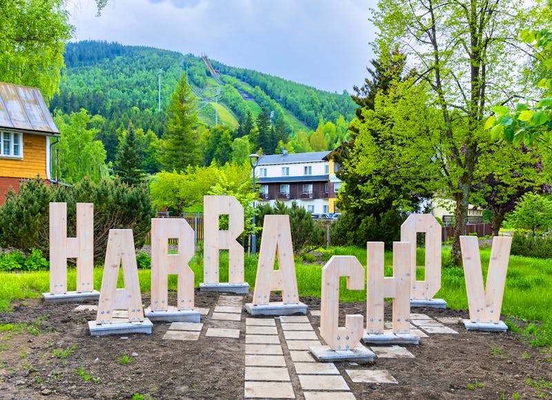 Harrachov und der Berg Certova Hora im Hintergrund - ©Richard Semik - stock.adobe.com