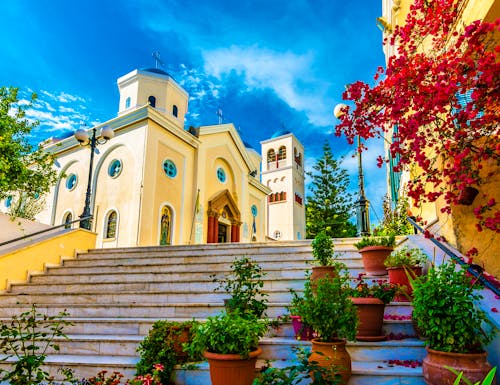 Bunte Straße auf der Insel Kos – © nejdetduzen - stock.adobe.com