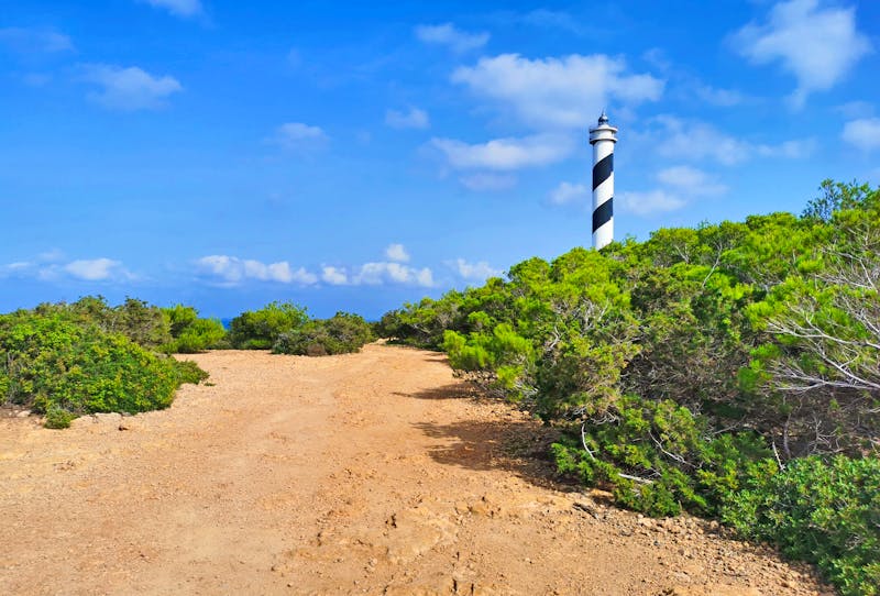 Wanderweg zum Portinatx Leuchtturm an der Nordküste von Ibiza - ©danieldefotograaf - stock.adobe.com