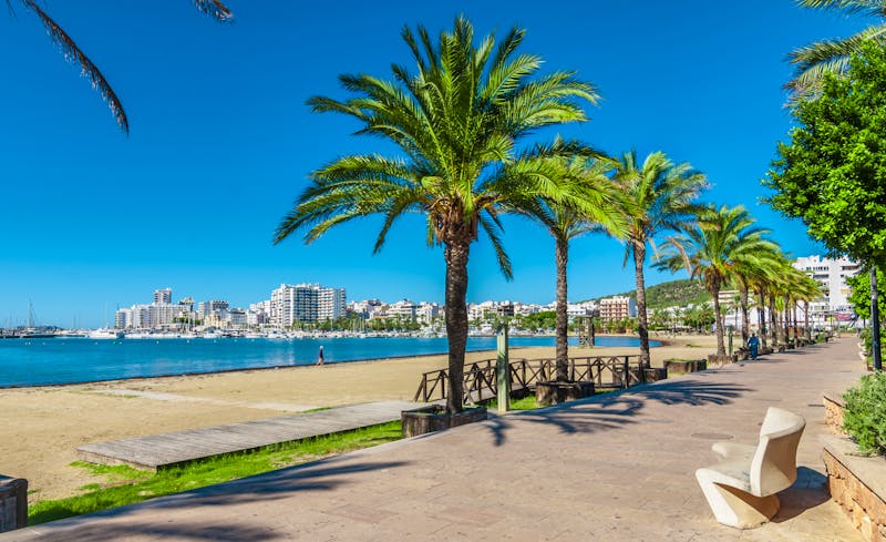 Strandpromenade von San Antonio de Portmany auf Ibiza - ©valleyboi63 - stock.adobe.com
