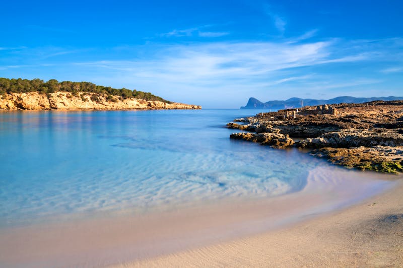 Traumhafte Cala Bassa auf Ibiza - ©makasana photo - stock.adobe.com