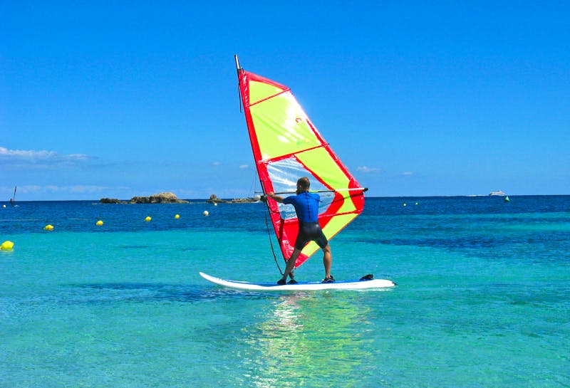 Windsurfer in der Bucht von Es Pujols auf Formentera - ©Susanne Fritzsche - stock.adobe.com