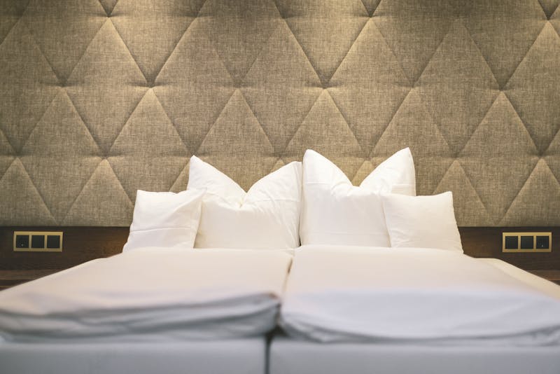 Sporthotel Strass/ Gemachtes Bett – ©THOMAS EBERHARTER PHOTOGRAPHY
