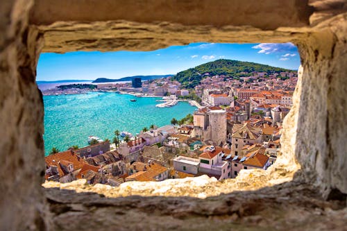 Split &ndash; &copy; xbrchx - stock.adobe.com