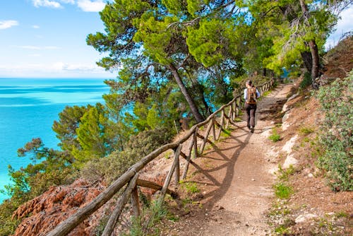 Vignanotica-Wanderweg auf der Halbinsel Gargano in Apulien &ndash; &copy; imagoDens - stock.adobe.com