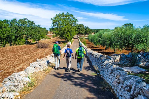 Wanderer in Apulien &ndash; &copy; Andrea Vismara - stock.adobe.com