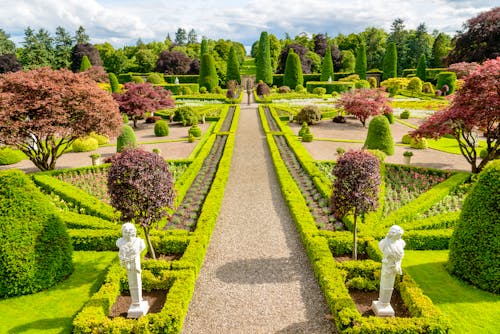 Drummond Castle Gardens, nähe Crieff in Perthshire (Schottland) &ndash; &copy; cornfield - stock.adobe.com