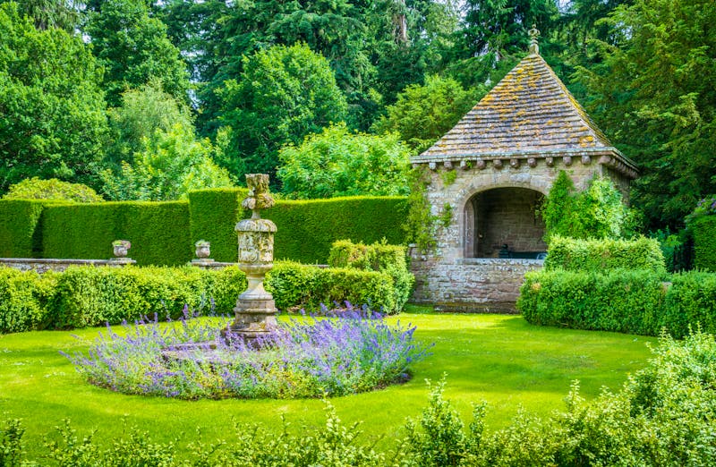 Garten im Glamis Castle, Schottland - ©e55evu - stock.adobe.com
