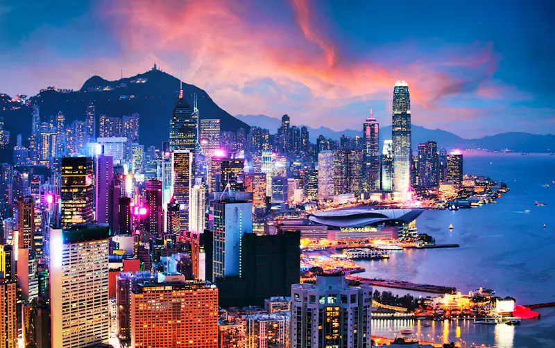 Hongkong - Victoria Harbour bei Sonnenuntergang - &copy;TTstudio - stock.adobe.com