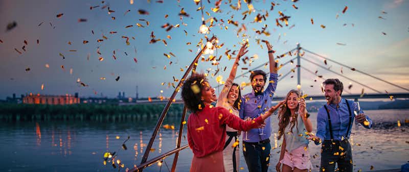 Silvester für Singles & Alleinreisende &ndash; © bernardbodo - stock.adobe.com