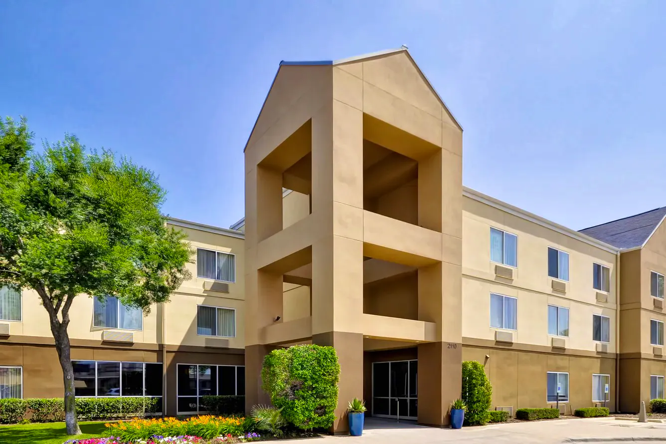 Fairfield Inn & Suites by Marriott Dallas Medical/Market Center - Außenansicht &nbsp;&ndash;&nbsp;&copy;&nbsp; 1996 – 2025 Marriott International, Inc. 