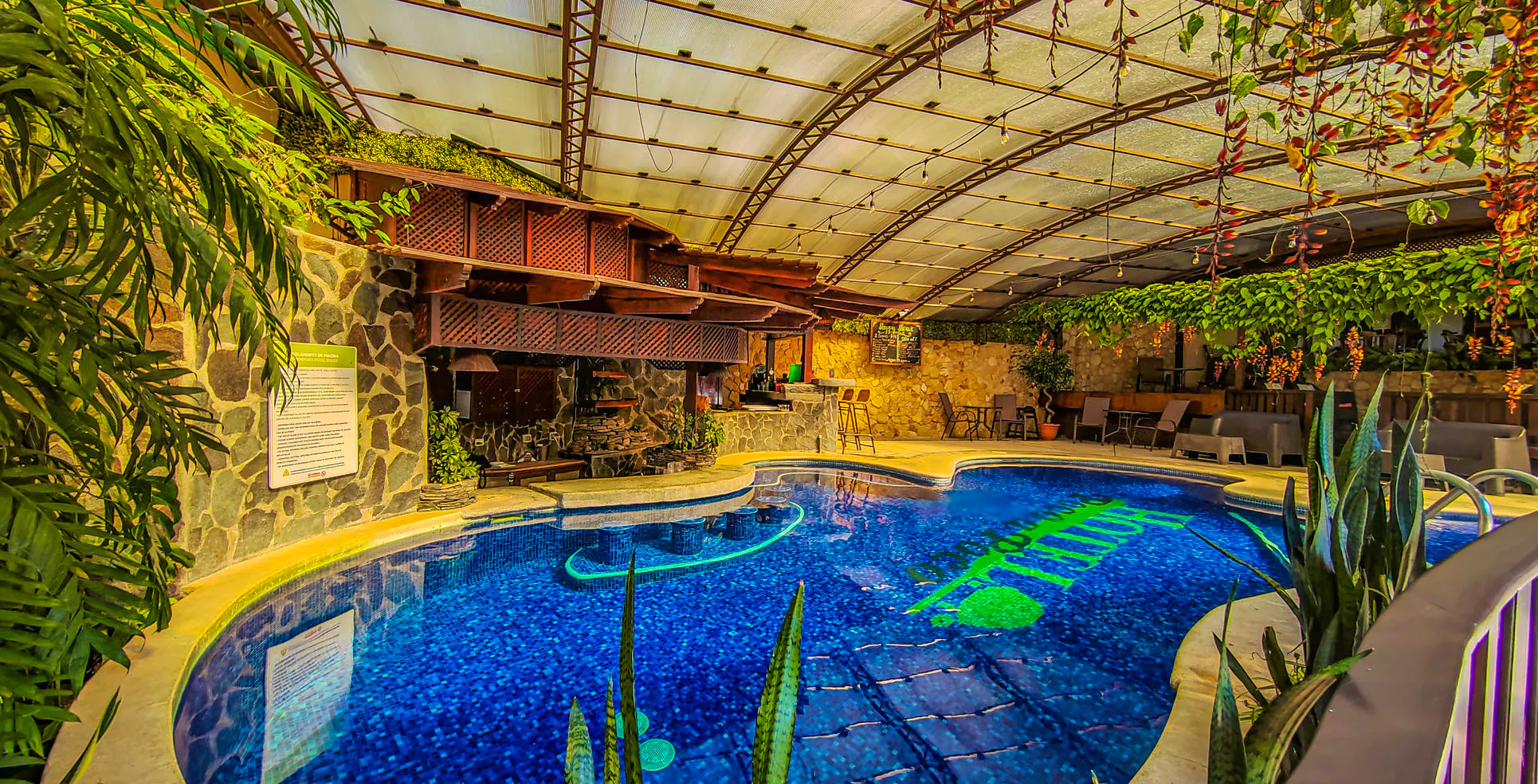 Poco a Poco Pool&nbsp;&ndash;&nbsp;&copy;&nbsp;Hotel Poco a Poco