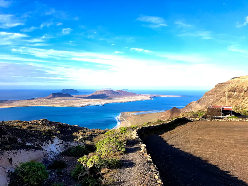 Blick auf La Graciosa von der Kanarischen Insel Lanzarote - &copy;Aguamonte tours 