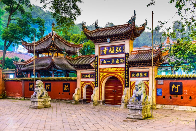 Hongfu Temple am Qianling-Bergpark in Guizhou, China - ©SeanPavonePhoto - stock.adobe.com