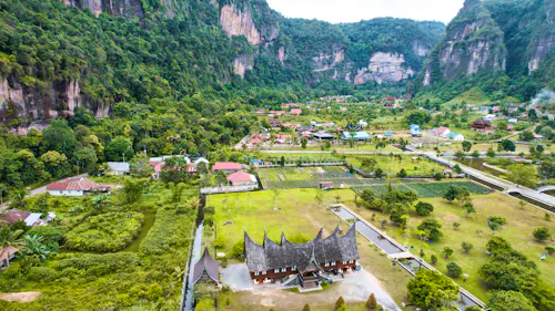 Felswände im Harau-Tal &ndash; &copy; syahrir - stock.adobe.com