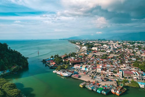 Padang in West-Sumatra, Indonesien &ndash; &copy; afdal - Adobe Stock