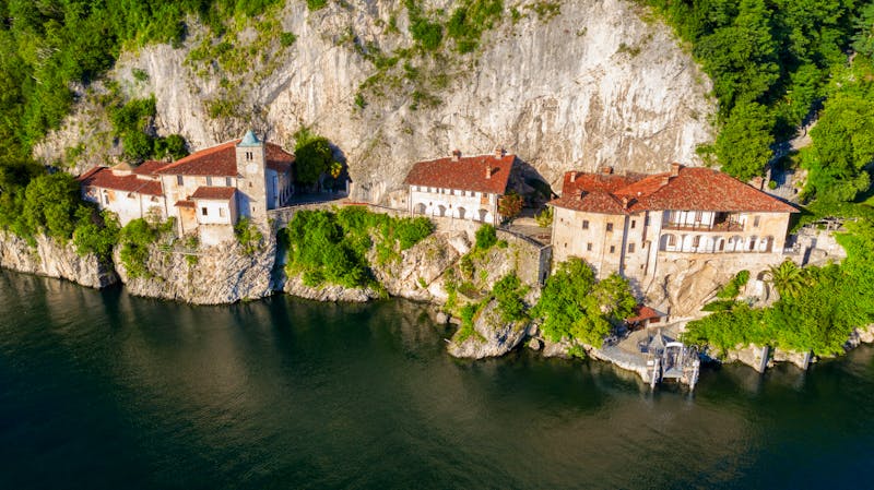 Santa Caterina del Sasso am Ostufer des Lago Maggiore  - ©Stefano Tammaro - stock.adobe.com