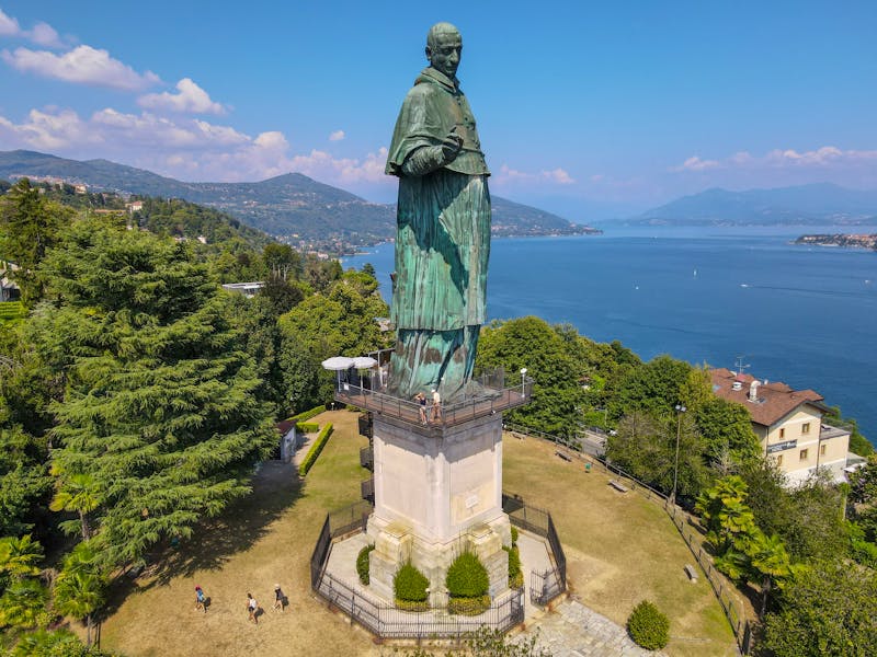 Statue von Karl Borromäus in Arona am Südufer des Lago Maggiore  - ©Stefano Ember - Adobe Stock