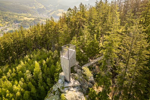 Straznik Felsen über Rokytnice nad Jizerou im tschechischen Riesengebirge &ndash; &copy; Jiri Castka - stock.adobe.com