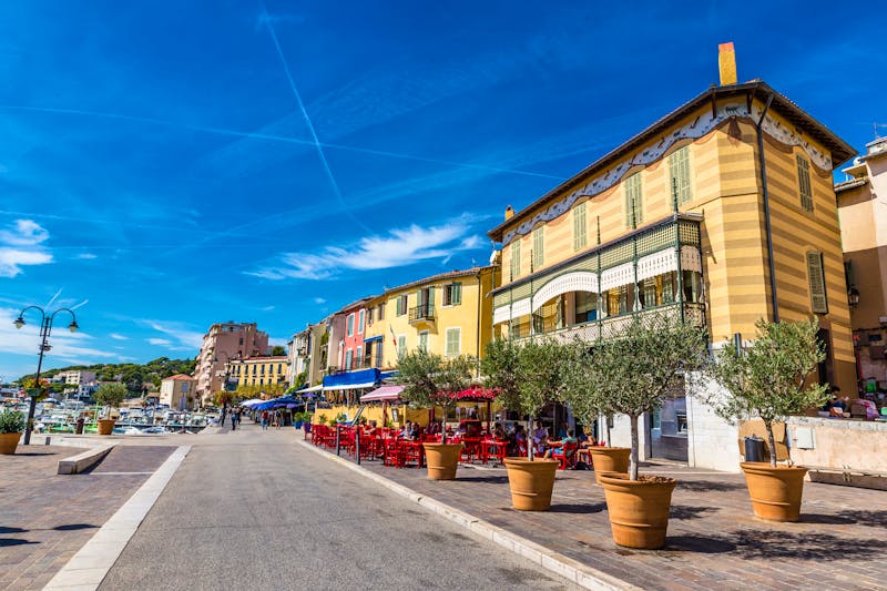 Promenade in Cassis, Frankreich - ©All rights reserved. No reproduction of any kind.