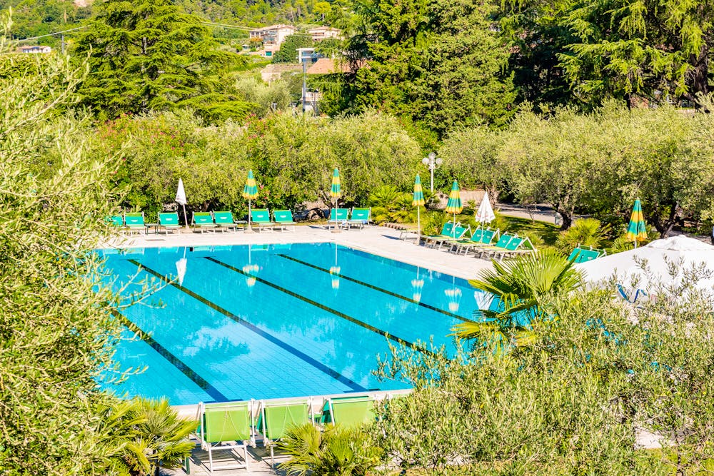 Außenpool im Oasi Park Hotel in Garda &ndash; &copy; Franchetto Matteo