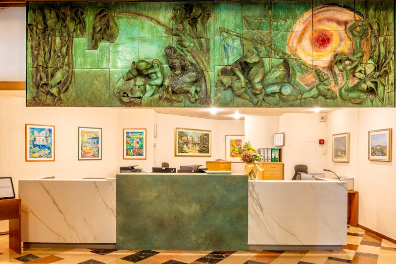 Rezeption im Hotel Palme Komplex in Garda – ©Franchetto Matteo Picsel Studio