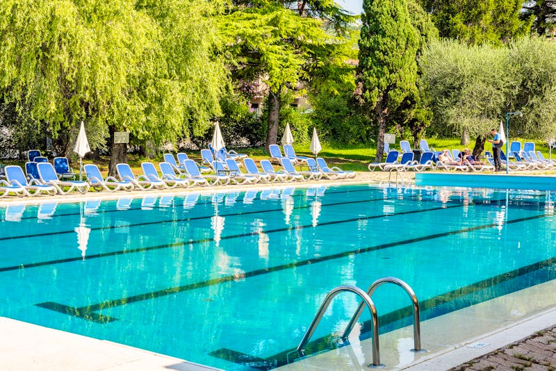 Poolbereich im Hotel Palme Komplex in Garda – ©Franchetto Matteo