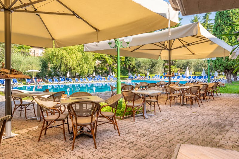 Sonnenterrasse im Hotel Palme Komplex in Garda – ©Franchetto Matteo