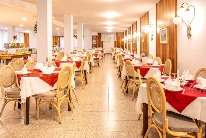 Restaurant im Hotel Palme Komplex in Garda – ©Franchetto Matteo