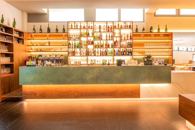 Bar im Hotel Palme Komplex in Garda – ©Franchetto Matteo Picsel Studio