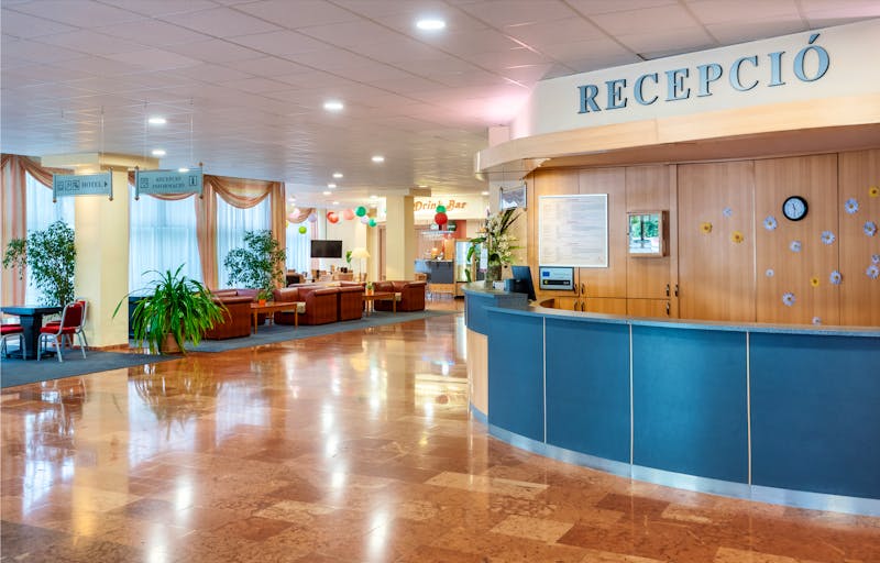 Rezeption mit Lobby im Hunguest Hotel Freya – ©Hunguest Hotel Freya