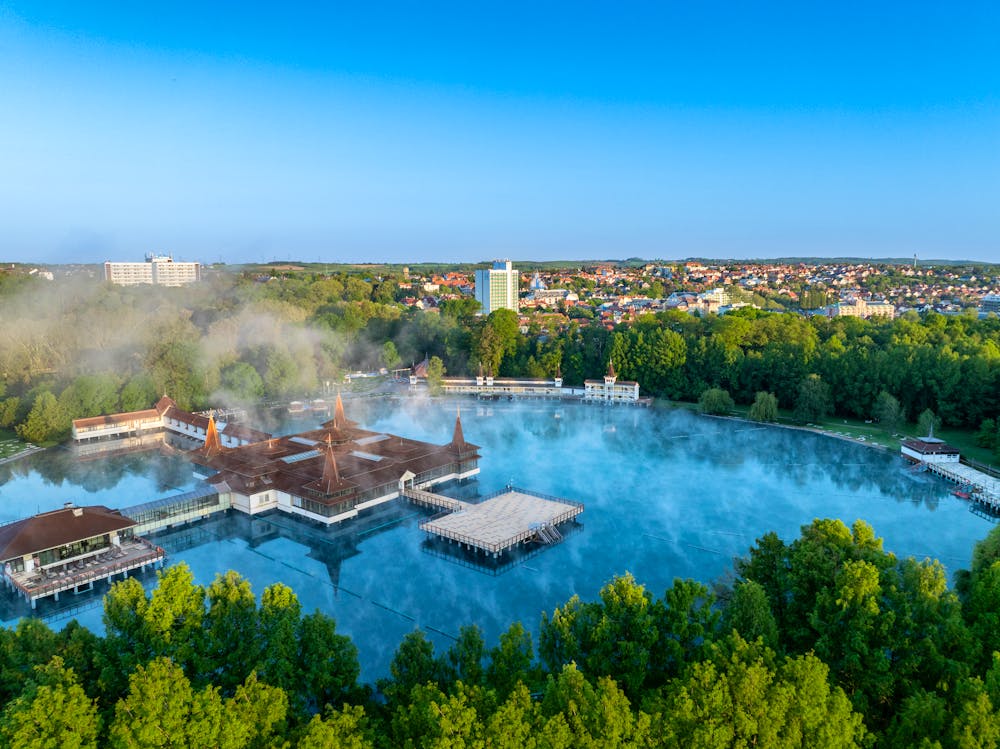 Luftaufnahme vom Hunguest Hotel Panorama in Heviz &ndash; &copy; Hunguest Hotel Panorama